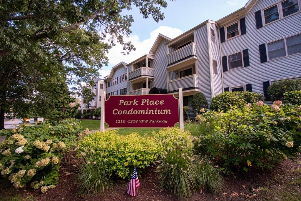 1216 Vfw Pkwy - Photo 1