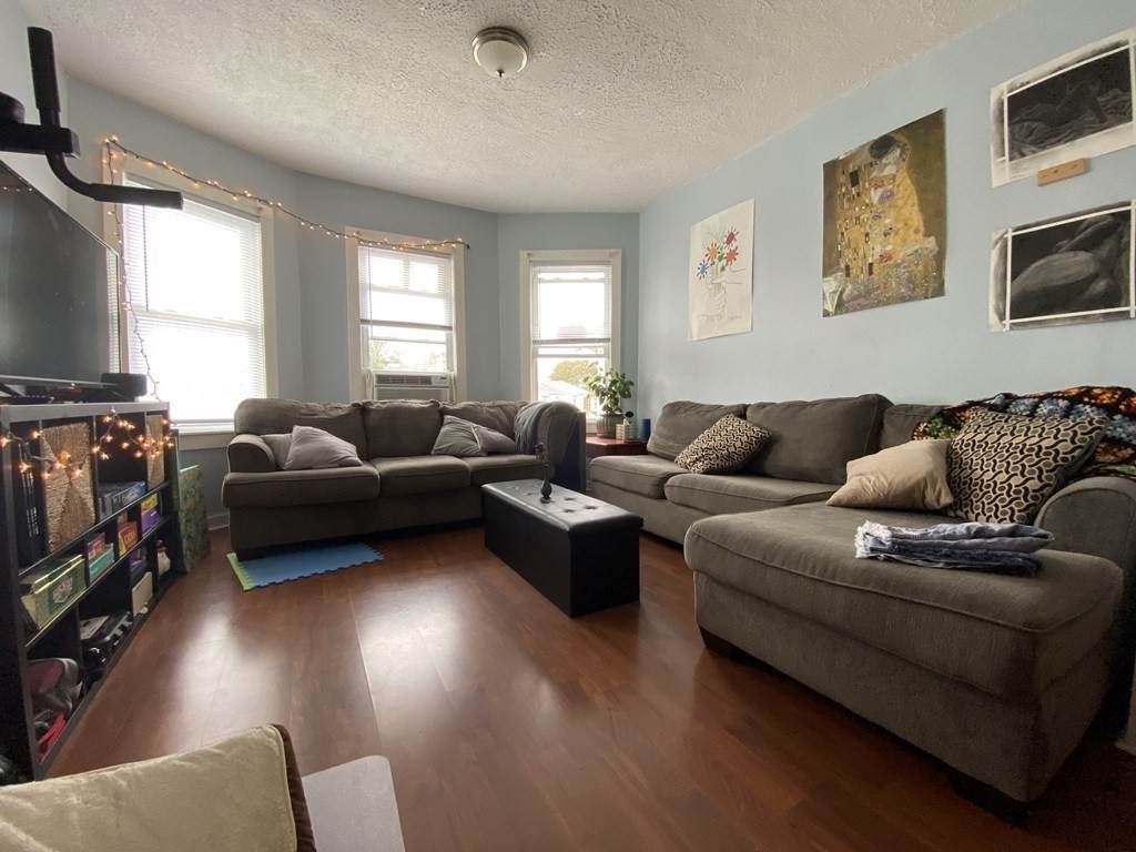 111 Southgate St - Photo 1