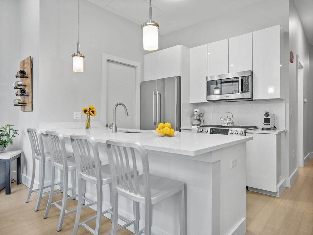 121 Portland St - Photo 1