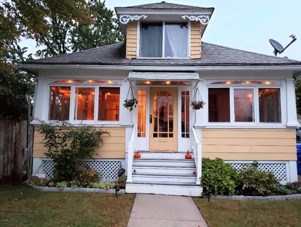 33 Superior Ave - Photo 1
