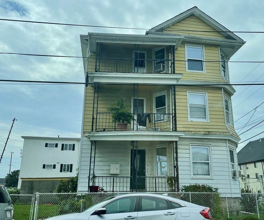 911 Pine St - Photo 1
