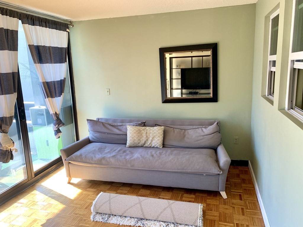 566 Commonwealth - Photo 1