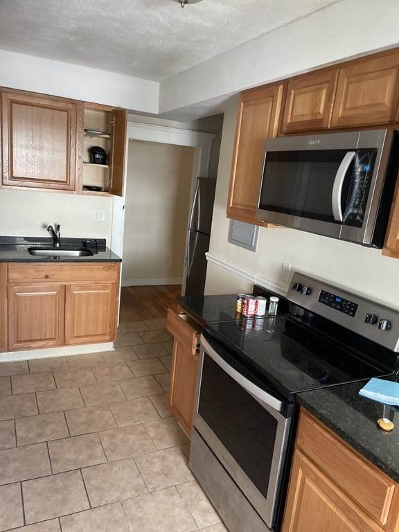77 Green St - Photo 1