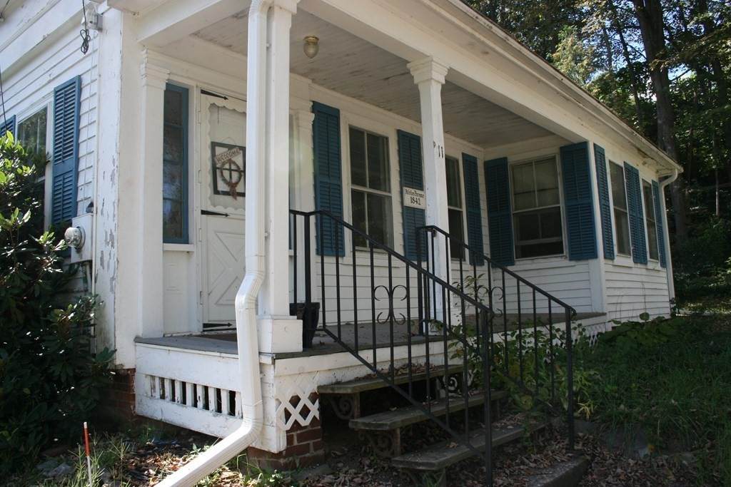 11 Maple St - Photo 1
