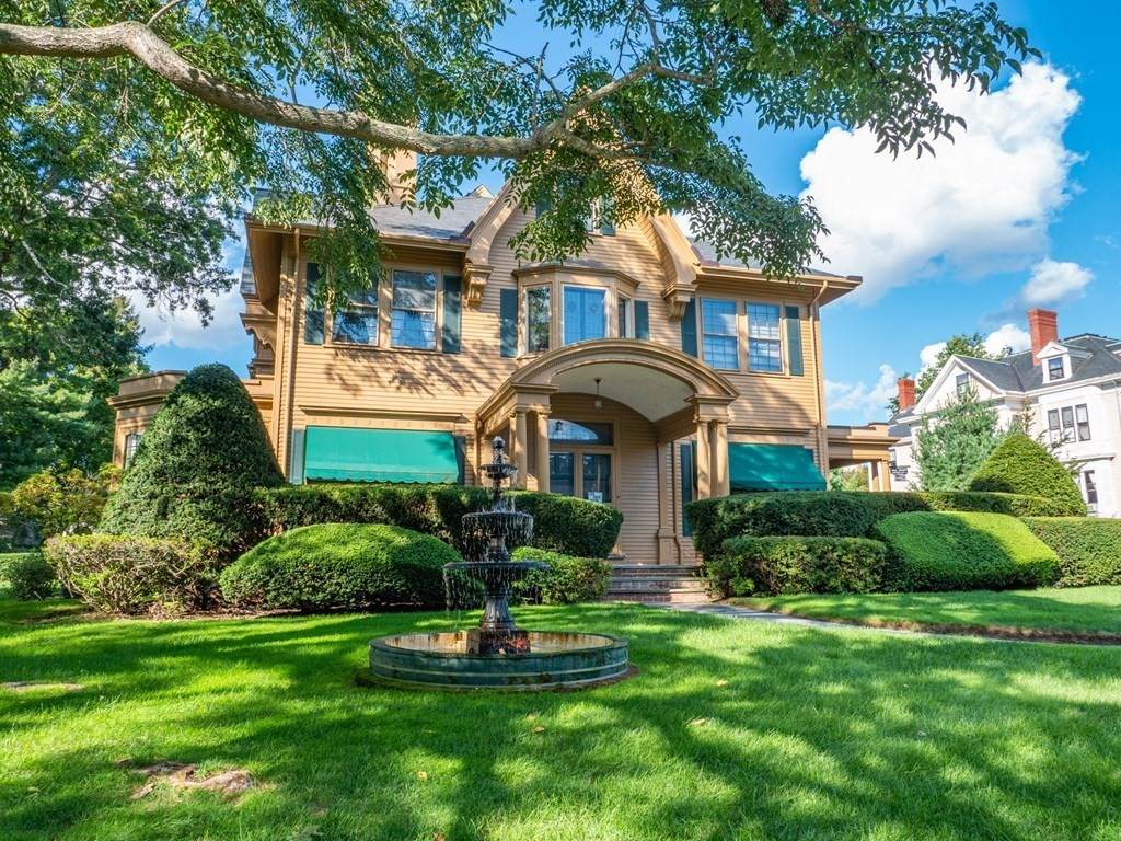 81 Hawthorn Street - Photo 1
