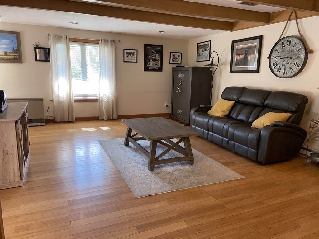6 Surrey Ln - Photo 1
