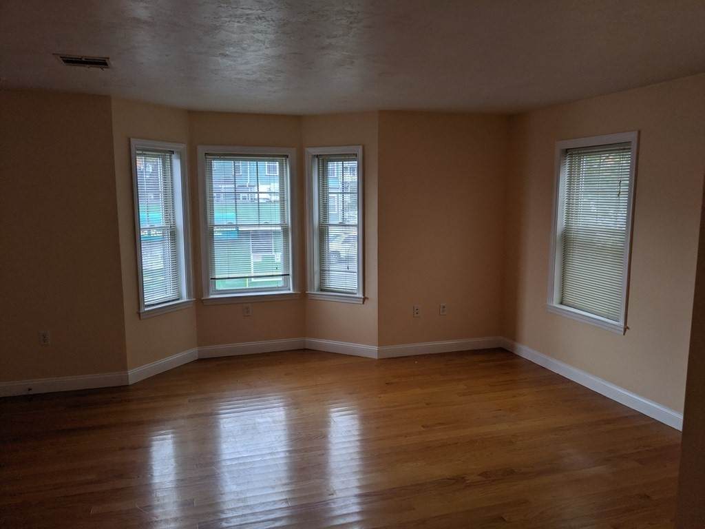 1615 Dorchester Ave - Photo 1