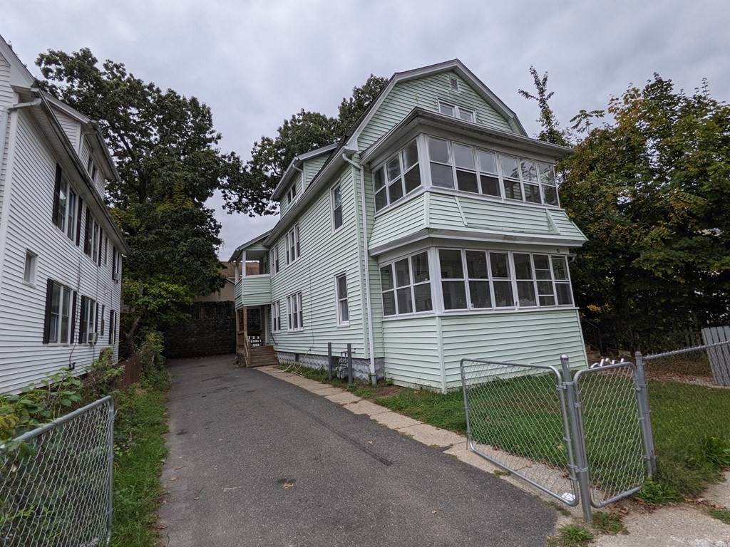 88-90 Groveland St - Photo 1