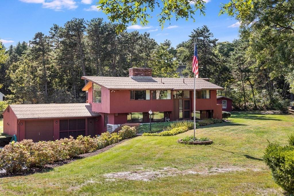 860 Putnam Avenue - Photo 1