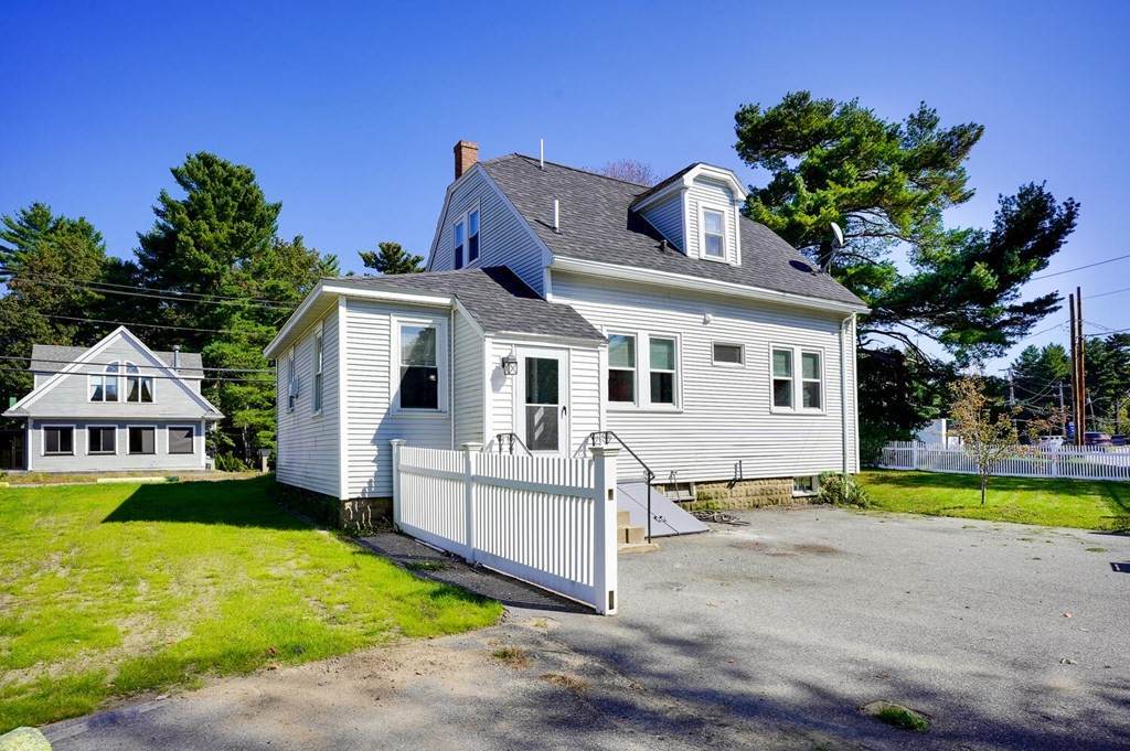2499 Main St - Photo 1