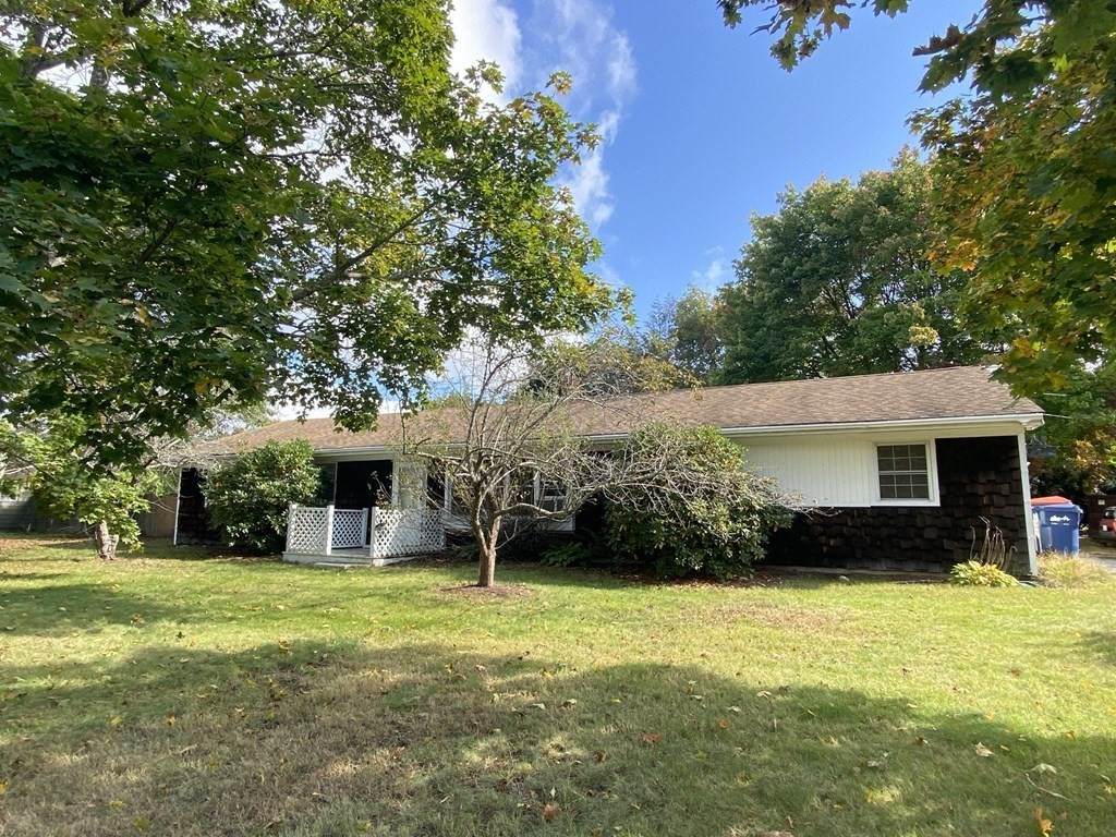 7 Andre Avenue - Photo 1