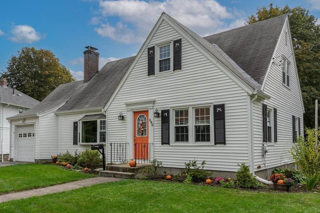 990 Pleasant Street - Photo 1