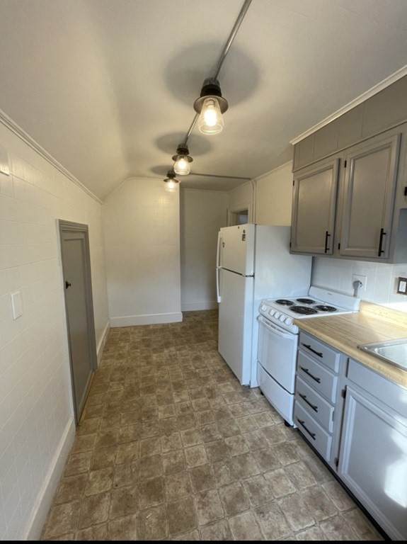 95 Bradford Ave - Photo 1