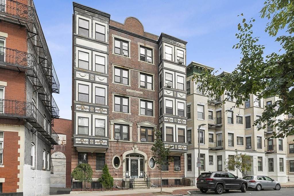 75 Burbank St - Photo 1