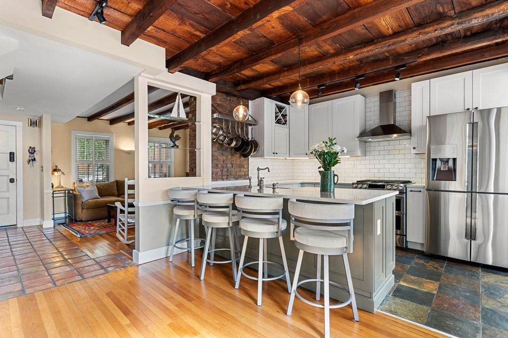 250 Bunker Hill St - Photo 1