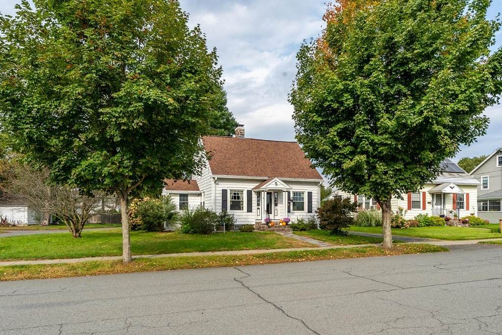 380 Davis St - Photo 1