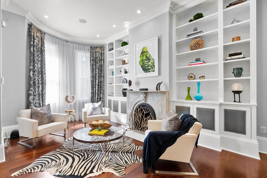 141 W Newton St - Photo 1