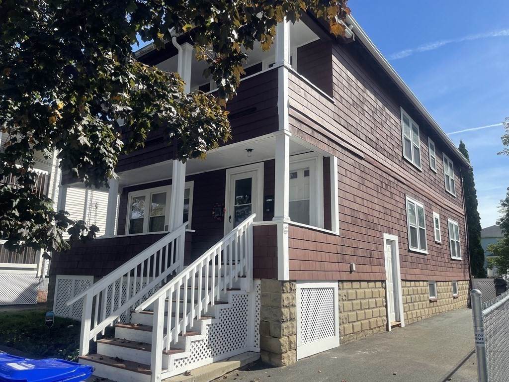 137 Mills St - Photo 1