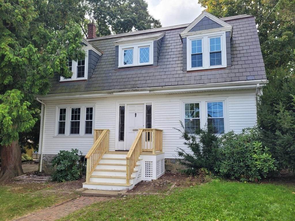 221 Metropolitan Ave - Photo 1