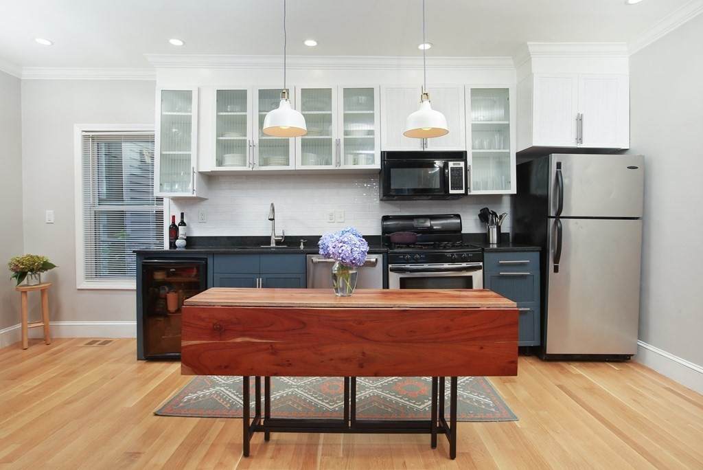 313 W 4th St - Photo 1