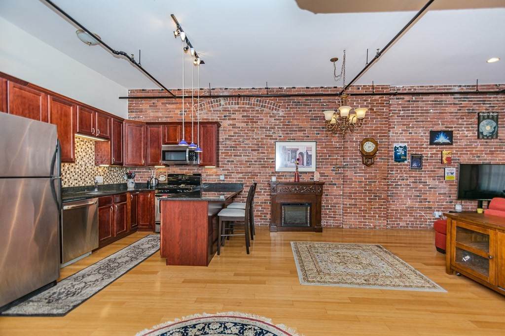 61 Market St - Photo 1