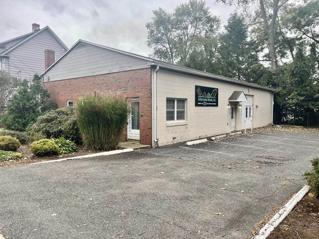 30 Westwood Ave - Photo 1