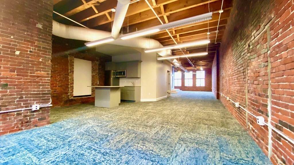132 Lincoln St - Photo 1