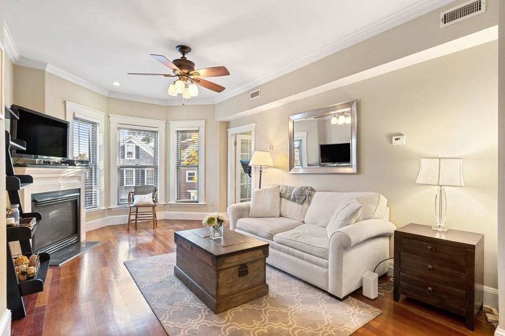 554 E Fifth St - Photo 1