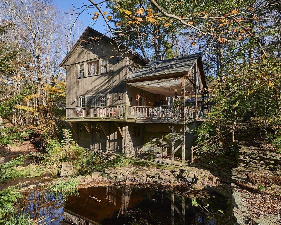 83 N Leverett Rd - Photo 1