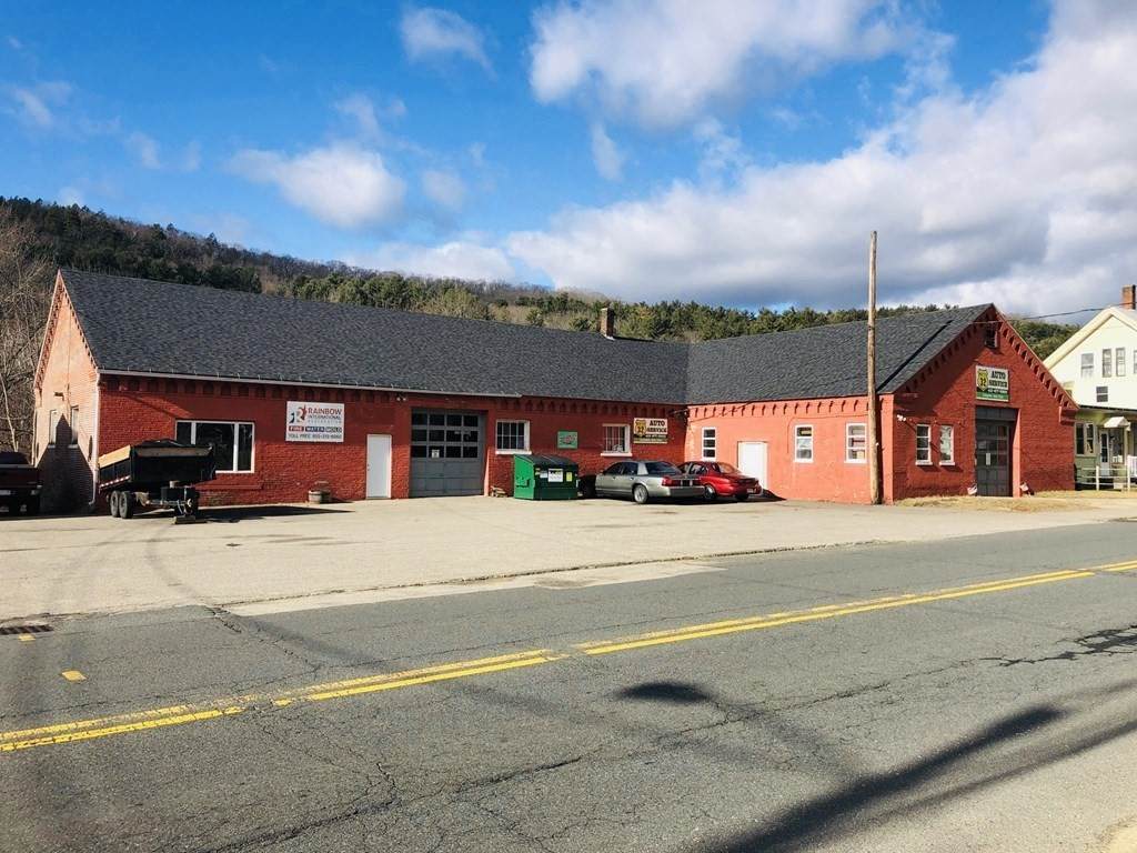 220 Main St - Photo 1