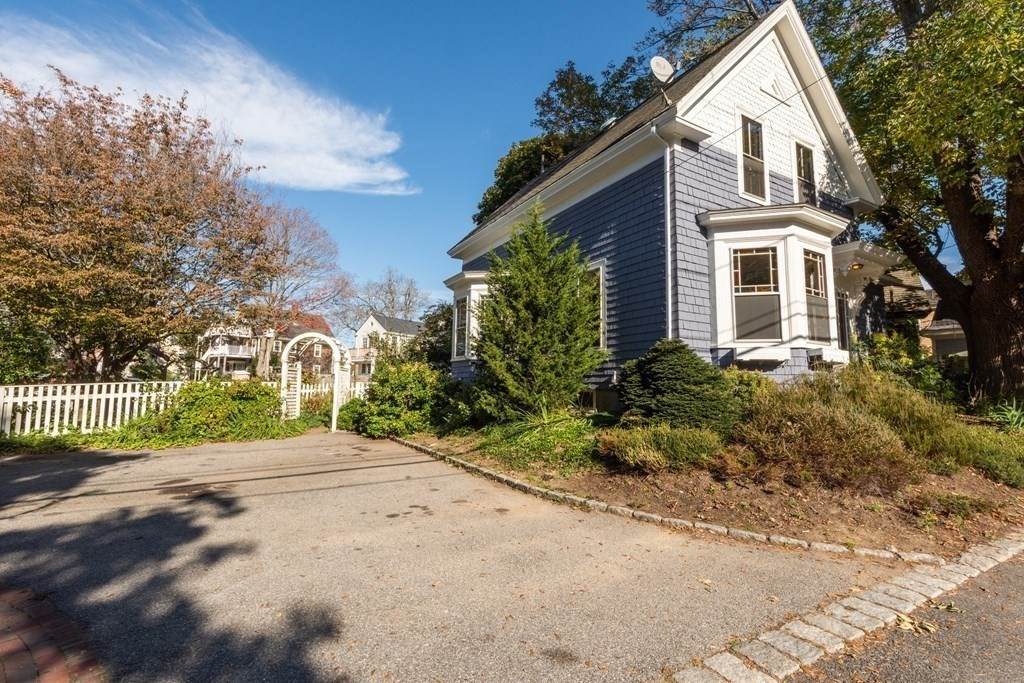4 Railroad Ave - Photo 1