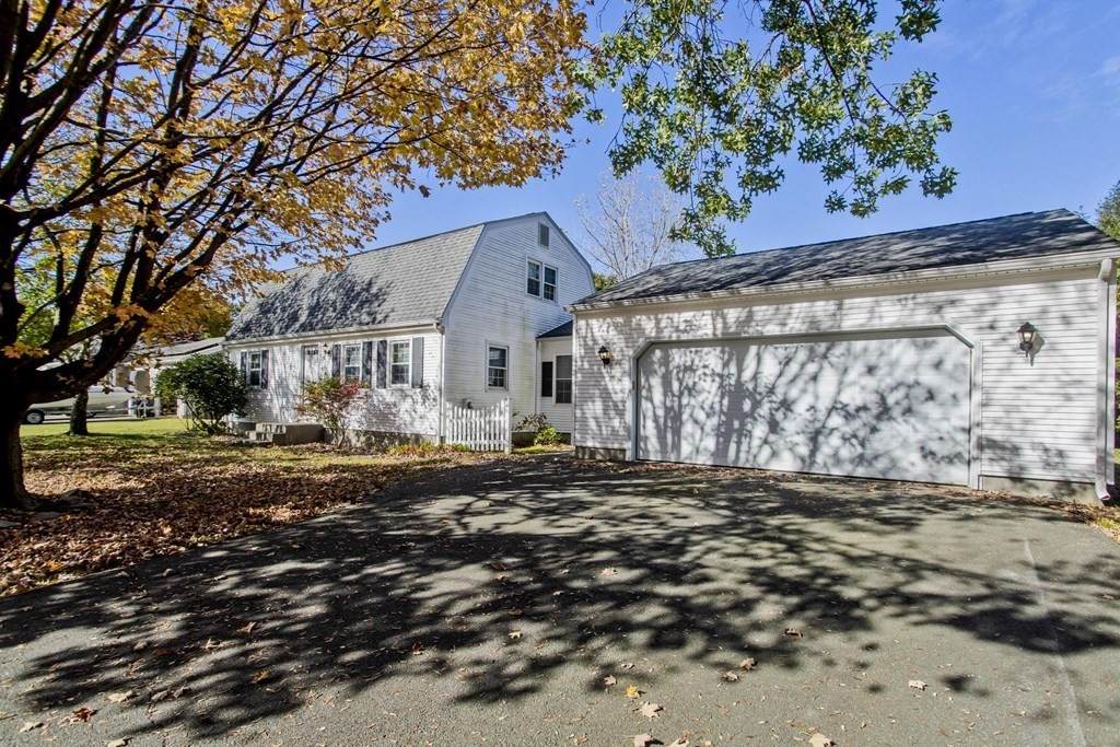 100 Columbia Dr - Photo 1