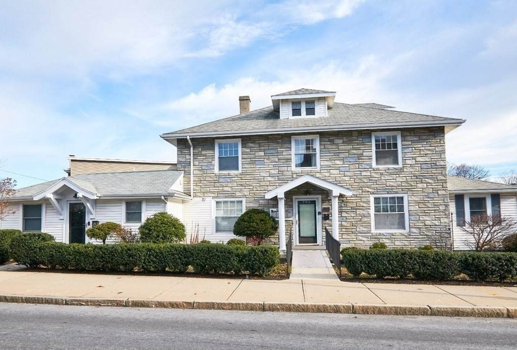 743 Main St - Photo 1