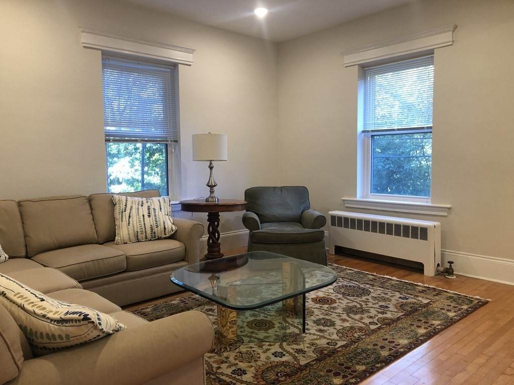 1110 Beacon St - Photo 1