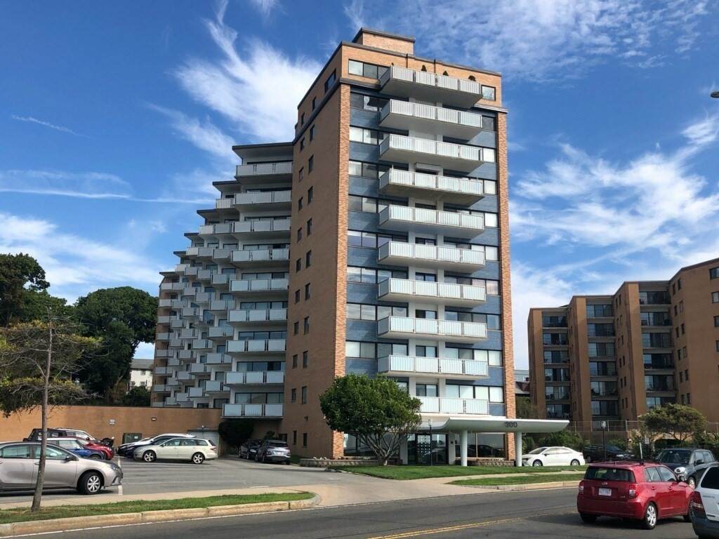 300 Lynn Shore Dr - Photo 1