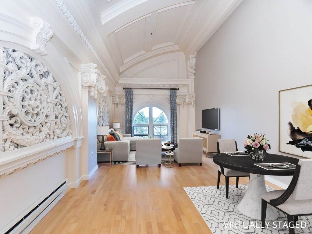 30 Monument Square - Photo 1