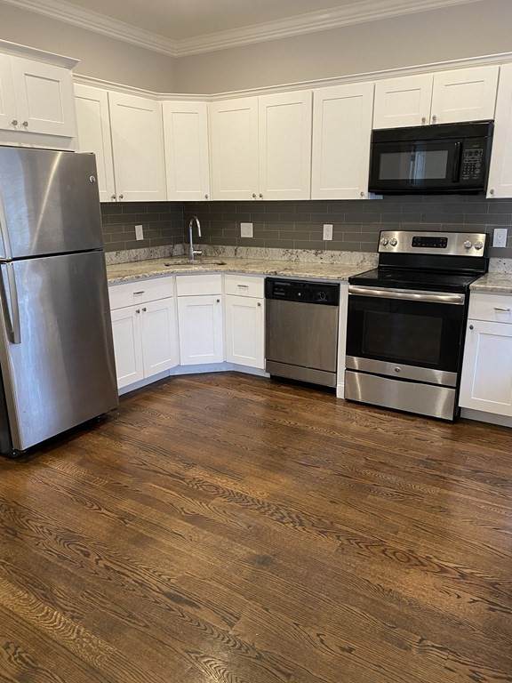 208 Harold St - Photo 1