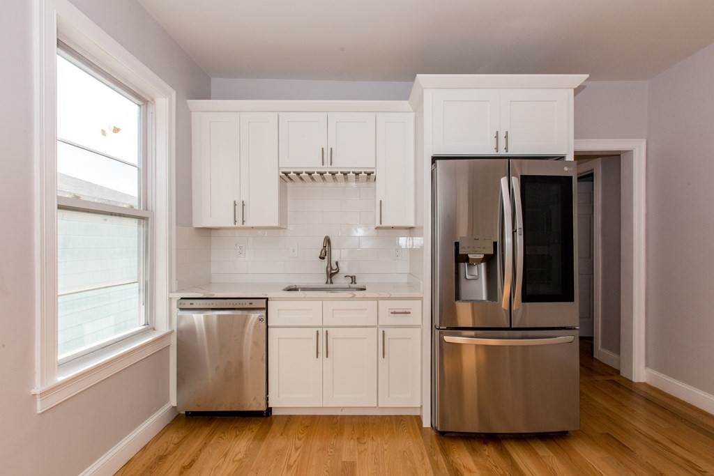 60 Crescent - Photo 1