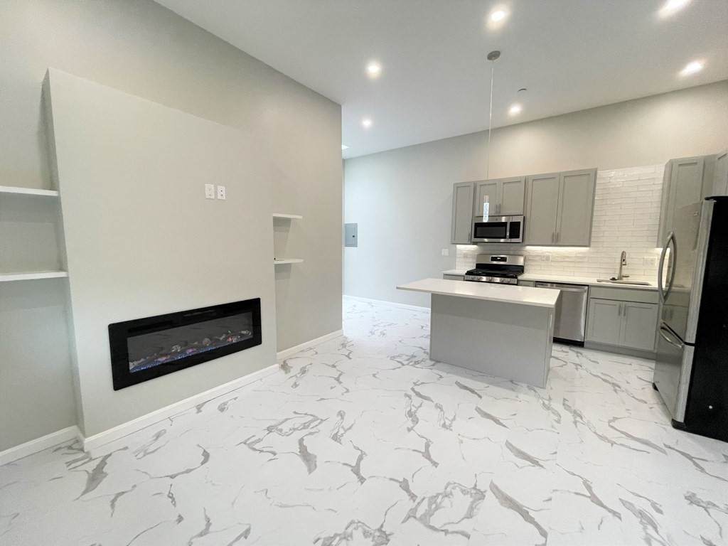 225-235 Essex Street - Photo 1