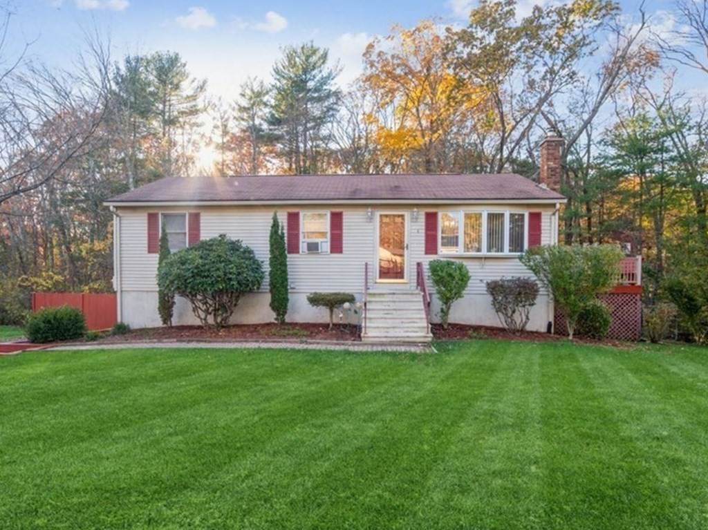 4 Surrey Ln - Photo 1