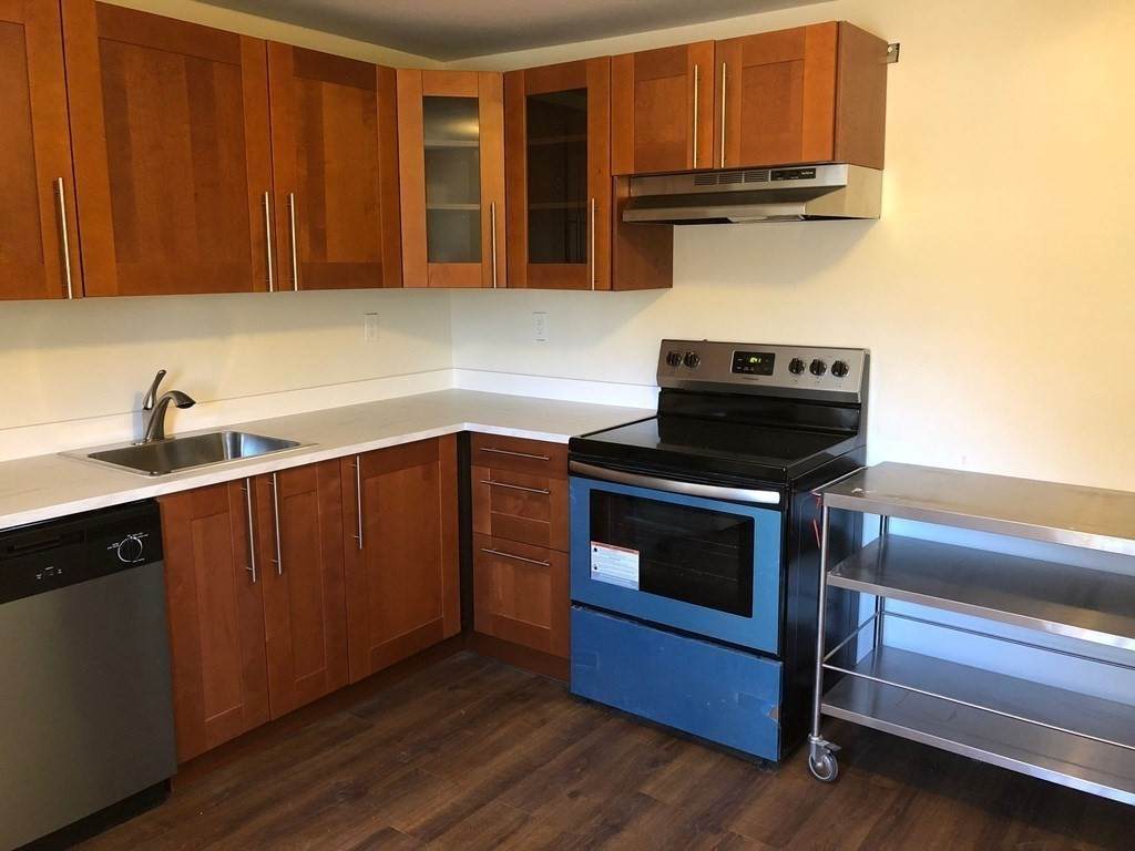 60 Center St - Photo 1