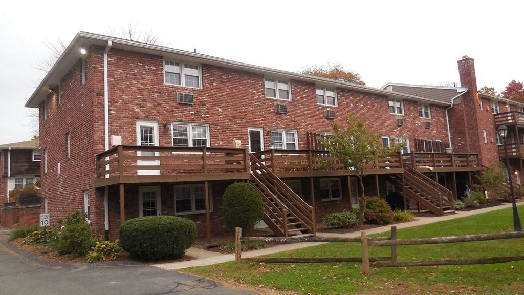 418 Meadow St - Photo 1