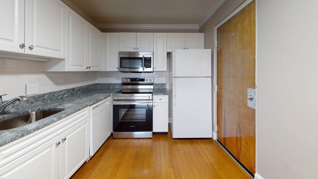 326 Broadway - Photo 1