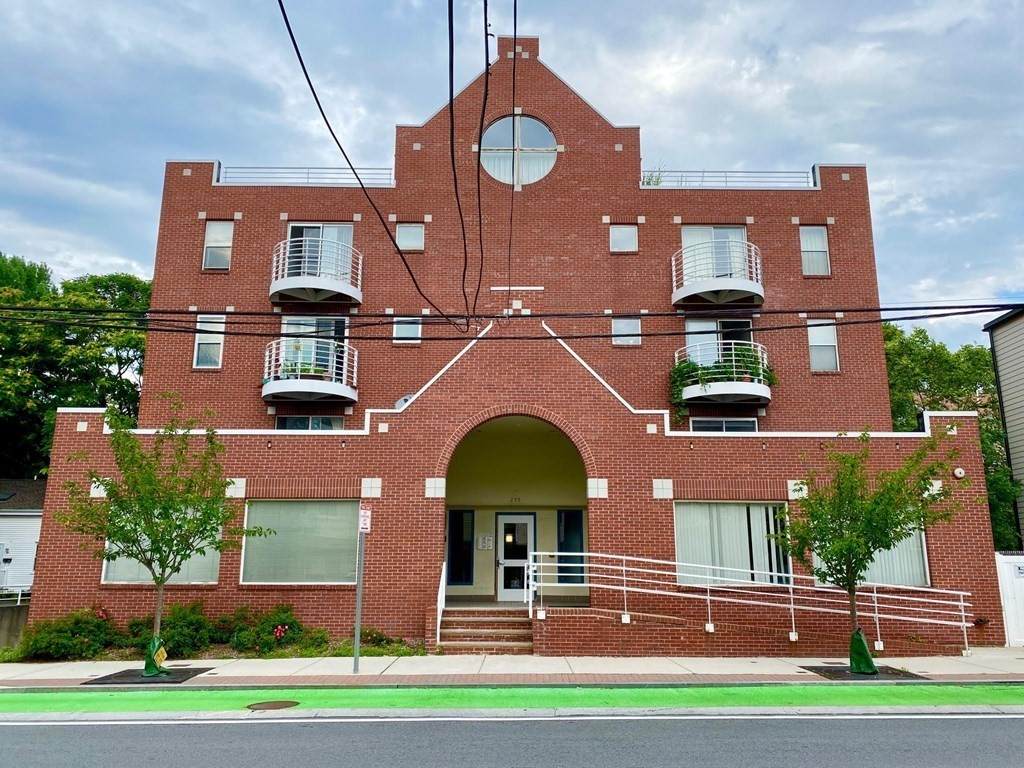 255 Beacon - Photo 1