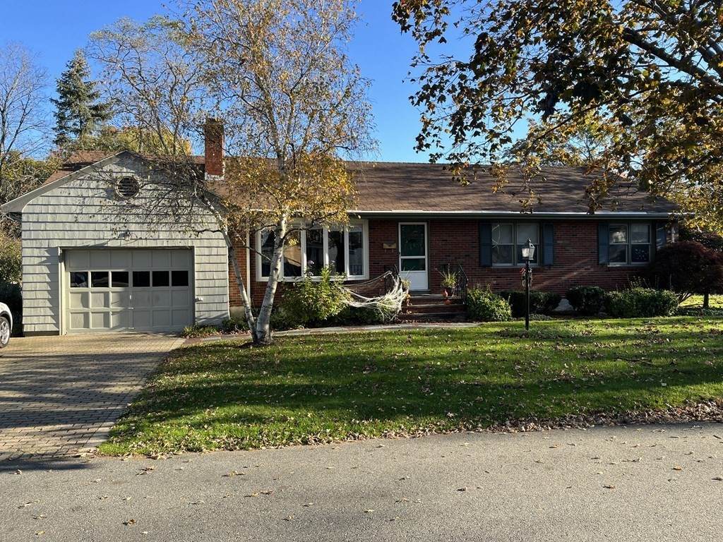 138 Dean St - Photo 1