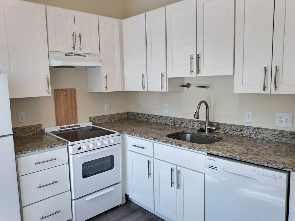 1390 Beacon St - Photo 1