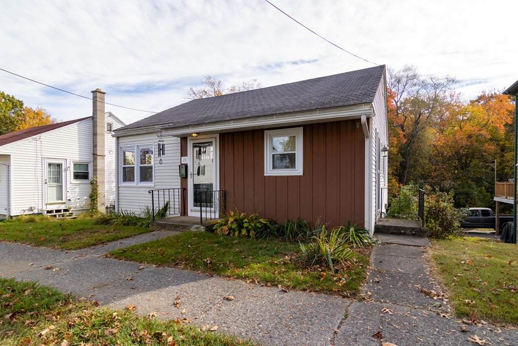 13 Lincoln St - Photo 1