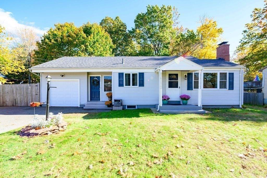 611 Suffield St - Photo 1