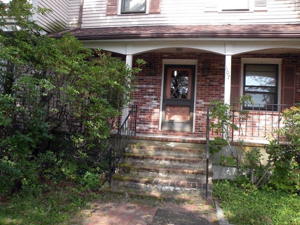 607 Chapman Street - Photo 1