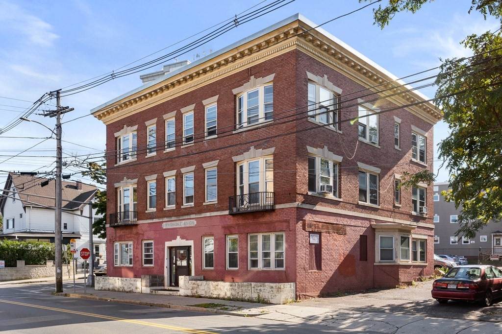 565 Beach Street - Photo 1